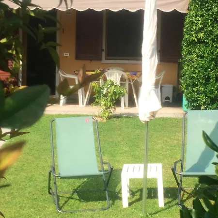Charming In Pacengo, Garden View, 60 Sqm Apartmán