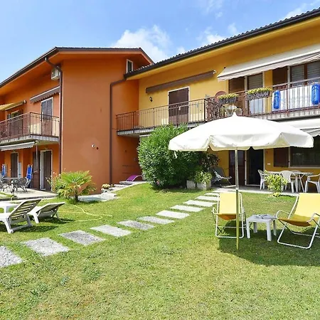 Charming In Pacengo, Garden View, 60 Sqm