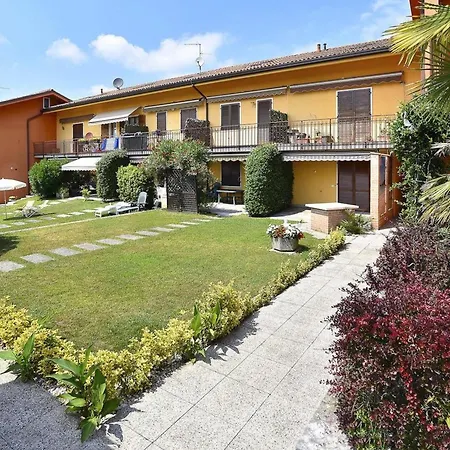 Charming In Pacengo, Garden View, 60 Sqm Apartment