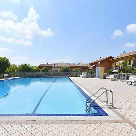 Charming In Pacengo, Garden View, 60 Sqm Apartment