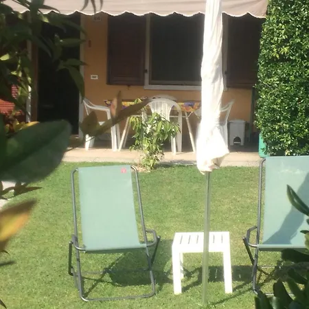 Charming In Pacengo, Garden View, 60 Sqm Apartment